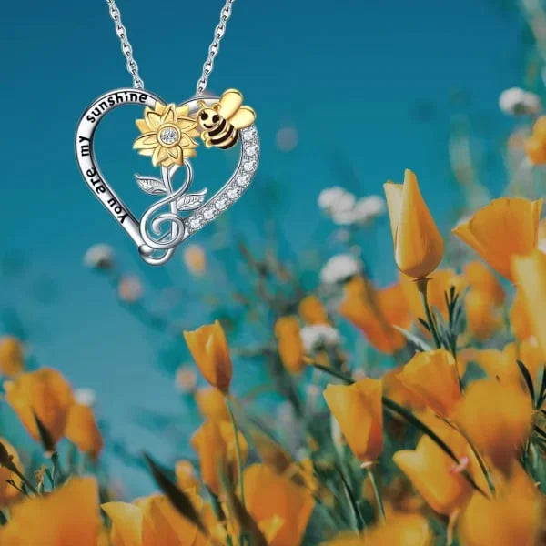 🌻Heart-shaped sunflower bee necklace for Mom or Grandmothers